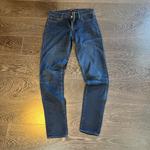 J Brand Super Dark Wash Skinny Jeans With Brown Stitching Size 26 - Picture 2 of 5